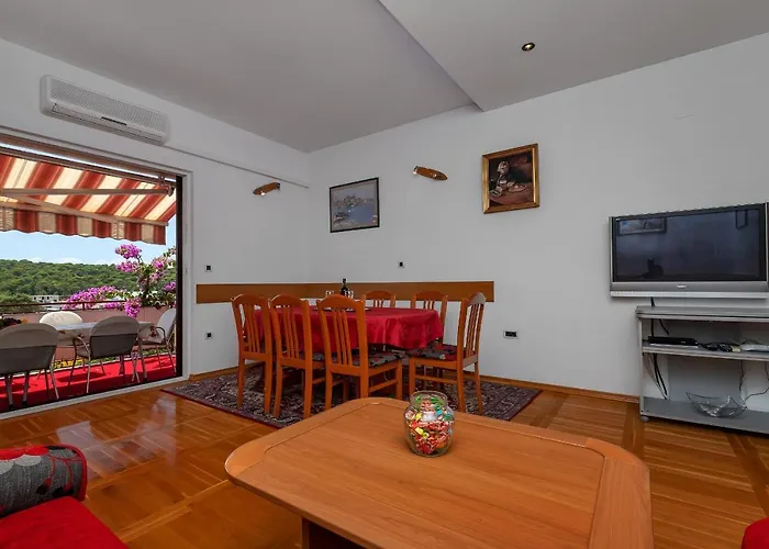 شقة Big Balcony Bugenvilija ماكارسكا
