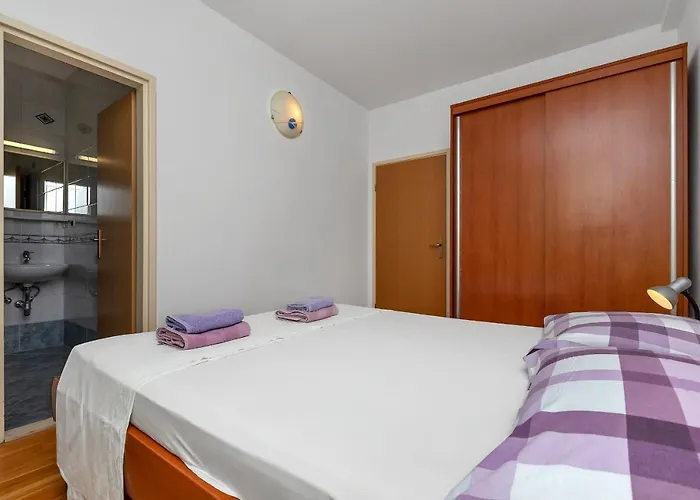 Big Balcony Bugenvilija Apartment Makarska