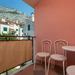 Big Balcony Bugenvilija Apartment Makarska